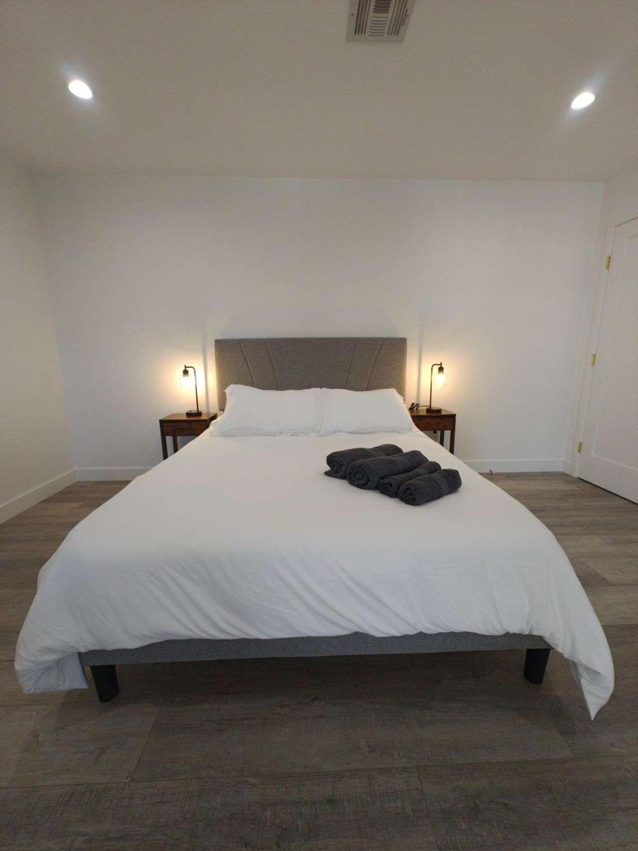 The Strip Is Just Around The Corner! Newly Renovated Luxury Modern Minimalist Villa With Large Pool! Las Vegas Luaran gambar